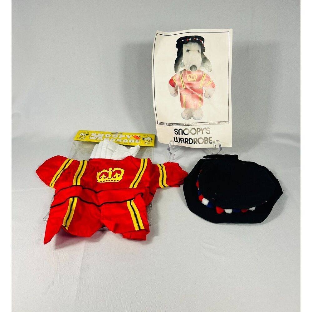 Peanuts 1968 Snoopy Wardrobe British Yeomen of the Guard Outfit UK England